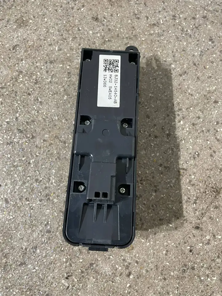 Land Rover Evoque I (2011 - 2015) BJ3214540AB Блок кнопок стеклоподъемников — фото 2