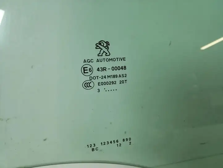 Peugeot 2008 I (2013 - 2019) 9678175180 Стекло задней двери — фото 3