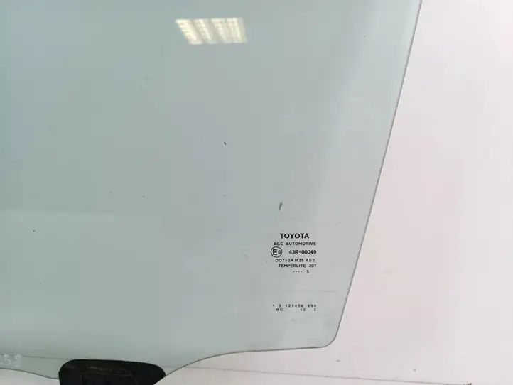 Toyota Auris E180 (2012 - 2018) 68102-02360 Стекло передней двери — фото 3