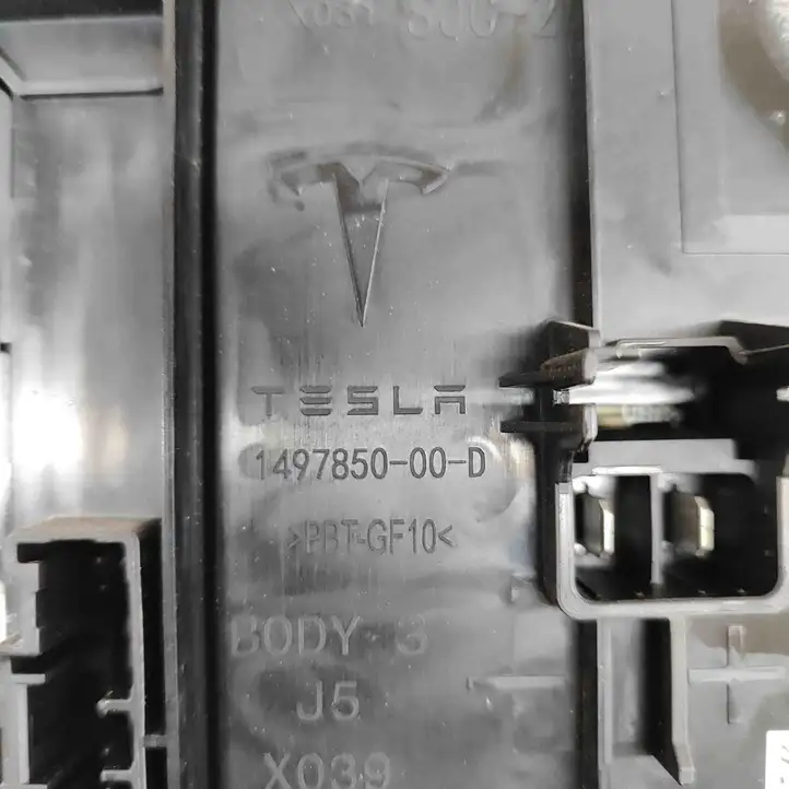 Tesla Model 3 (2017 - 2023) 156745502D Модуль управления кузовом (BCM) — фото 2
