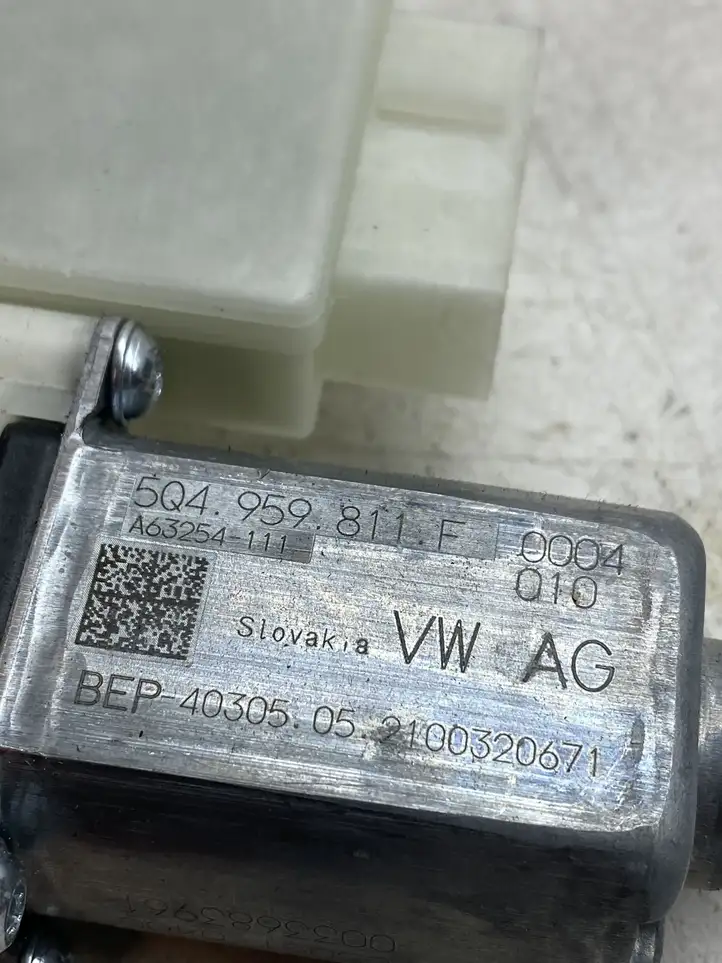 Volkswagen ID.3 (2019 - ) 5Q4959811F Стеклоподъемник задней двери — фото 3