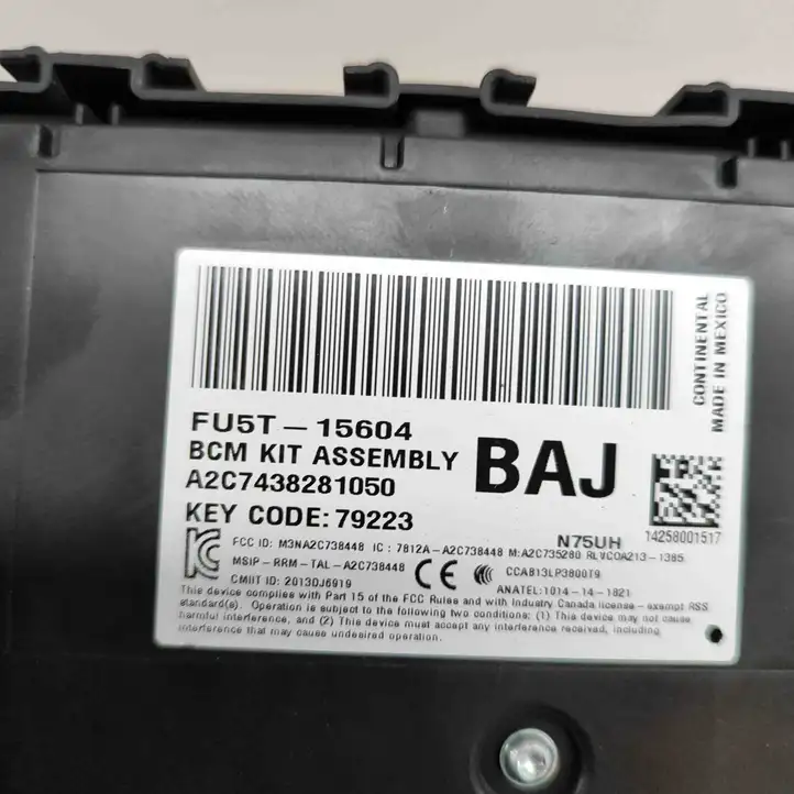 Ford Mondeo MK V (2014 - ) FU5T15604BAJ Блок монтирования реле — фото 5