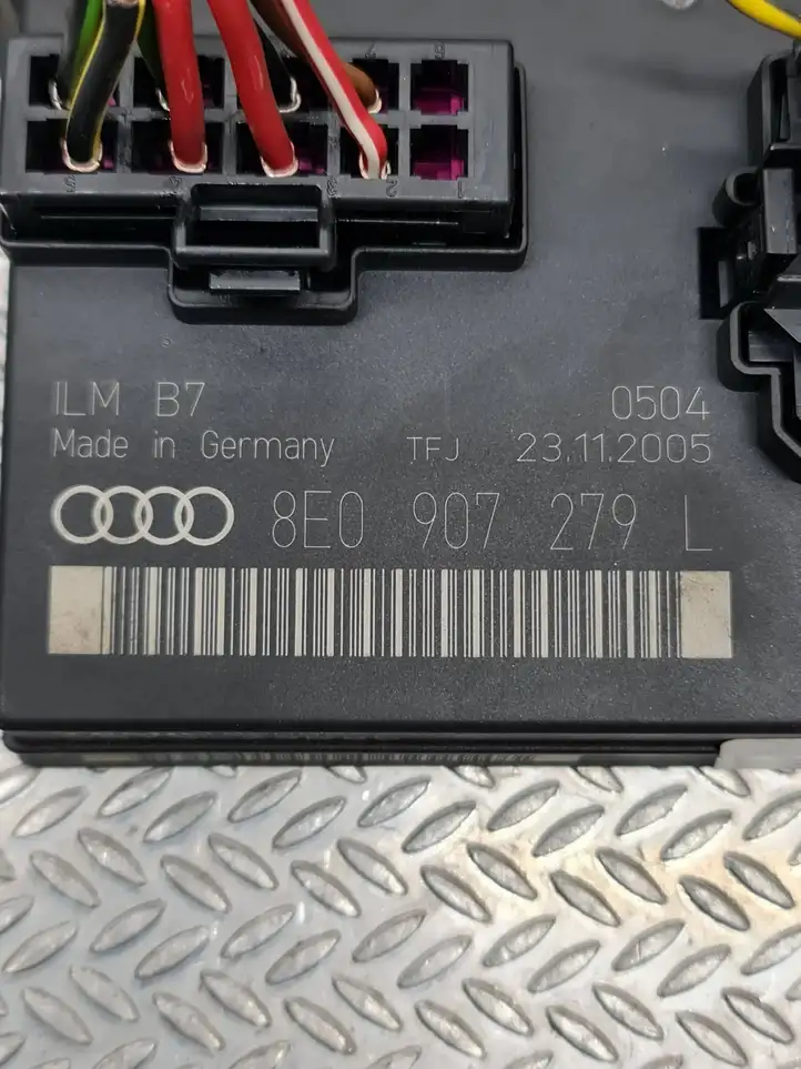 Audi A4 S4 B7 8E 8H (2004 - 2009) 8E0907279L Модуль комфорта — фото 5