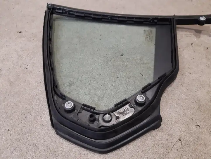 BMW 3 G20 G21 (2019 - )  7425083 Маленькое стекло 