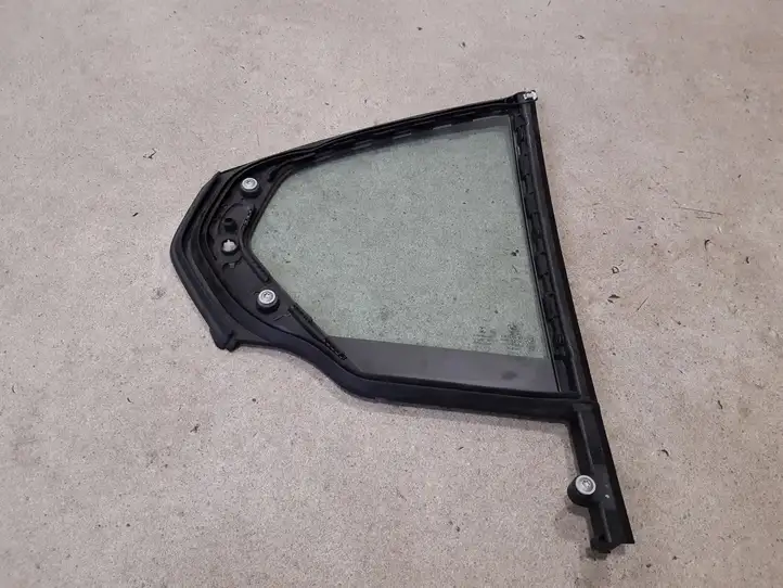 BMW 3 G20 G21 (2019 - )  7425083 Маленькое стекло 