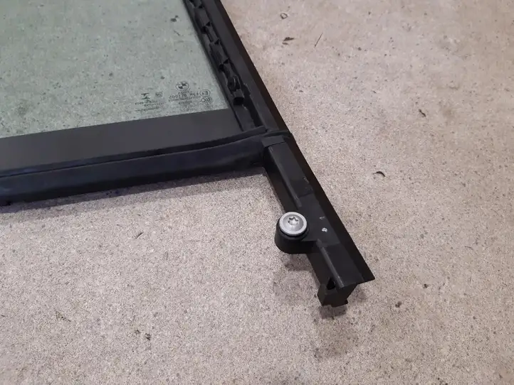 BMW 3 G20 G21 (2019 - )  7425083 Маленькое стекло 