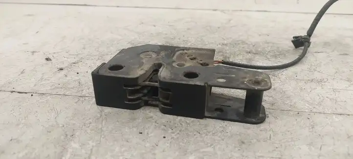 Seat Toledo III (5P) (2004 - 2009)   Замок капота