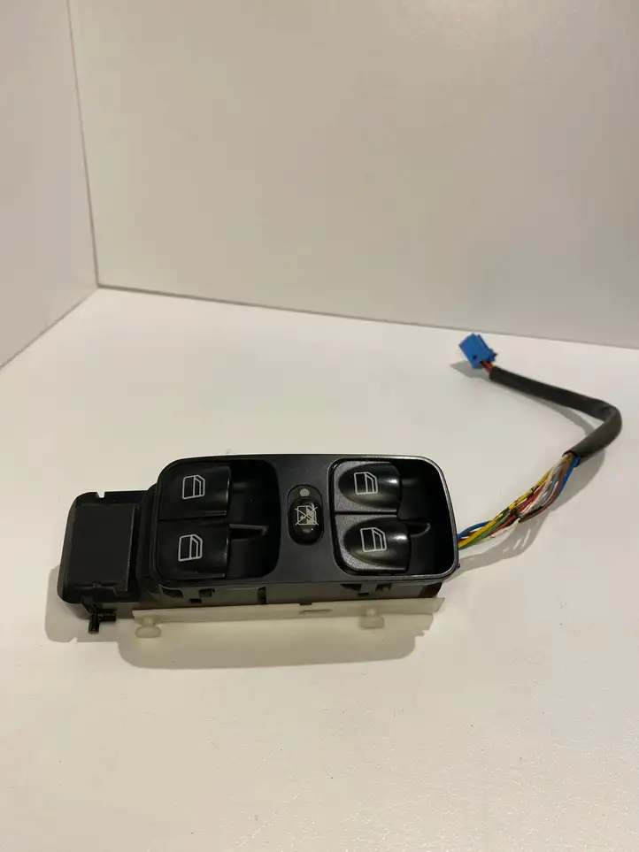 Mercedes-Benz C W203 (2000 - 2007) A2038210479 Блок кнопок стеклоподъемников — фото 1