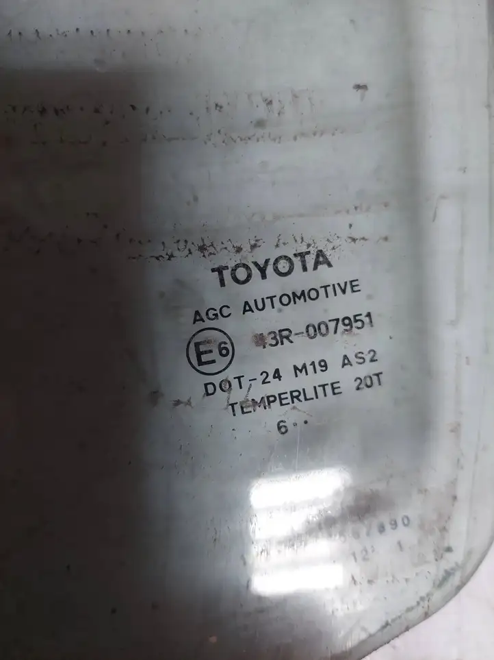 Toyota Auris 150 (2006 - 2012) 43R007951 Стекло передней двери — фото 2