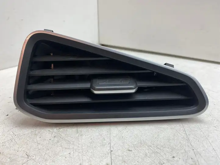 Volkswagen ID.3 (2019 - ) 10A819703 Боковой воздушный дефлектор — фото 1