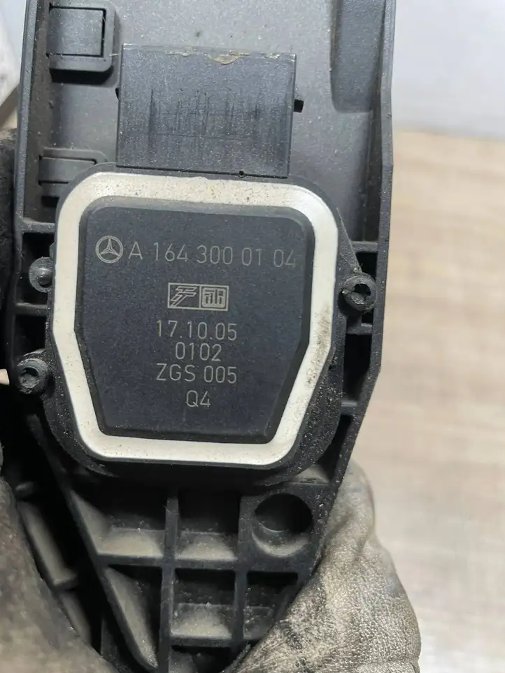 Mercedes-Benz ML W164 (2005 - 2011) a16430000104 Педаль акселератора — фото 2