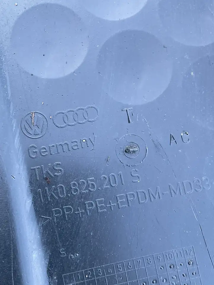 Volkswagen Golf VI (2009 - 2013) 1K0825201S Защита днища — фото 5