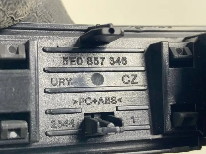 Skoda Octavia Mk3 (5E) (2013 - 2019) 5E0857346 Включатель обогрева — фото 3