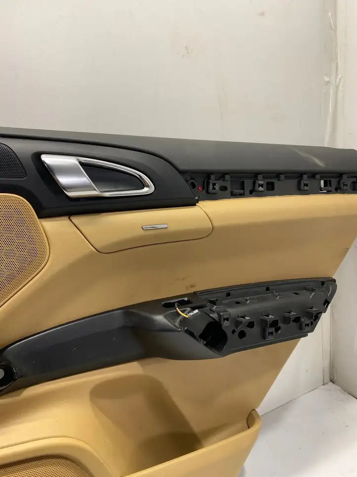 Porsche Cayenne (92A) (2011 - 2017) 7P5867212 Обшивка задней двери — фото 2