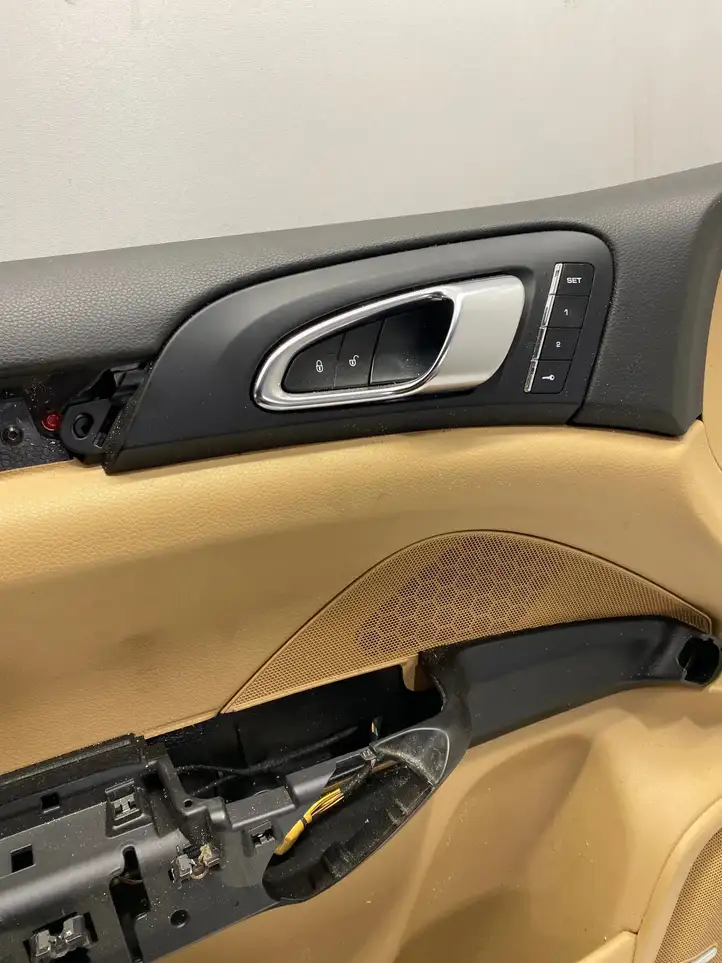 Porsche Cayenne (92A) (2011 - 2017) 7P5867011C Обшивка передней двери — фото 2