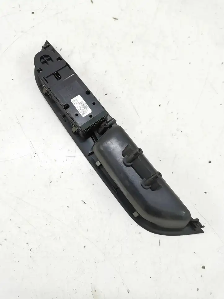 BMW 5 E60 E61 (2004 - 2010) 9122110 Кнопка стеклоподъемников — фото 4