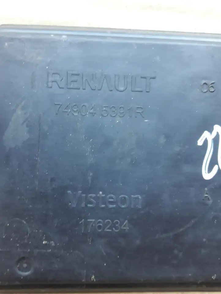 Renault Kadjar (2015 - 2018)  749045391R Подстилочка ящика для вещей