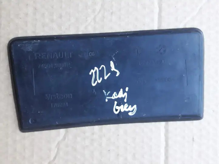 Renault Kadjar (2015 - 2018)  749045391R Подстилочка ящика для вещей