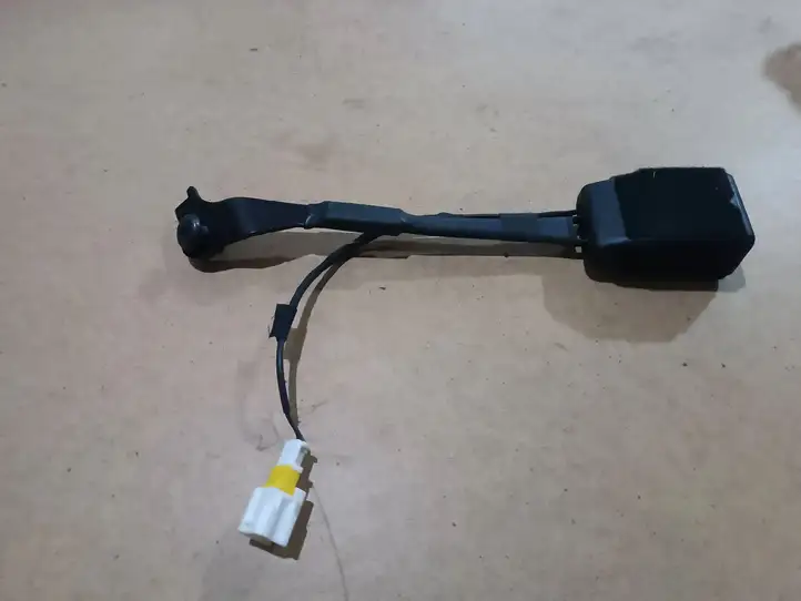 Peugeot 308 (2013 - 2021) 624287300A Замок переднего ремня — фото 1