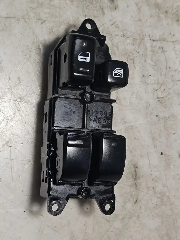 Toyota Corolla Verso E121 (2001 - 2004) 8404013060 Блок кнопок стеклоподъемников — фото 1