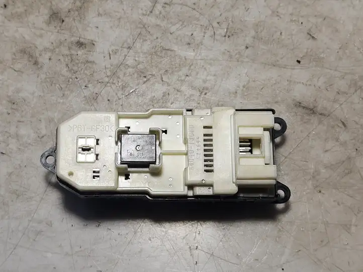 Toyota Corolla Verso E121 (2001 - 2004) 8404013060 Блок кнопок стеклоподъемников — фото 4