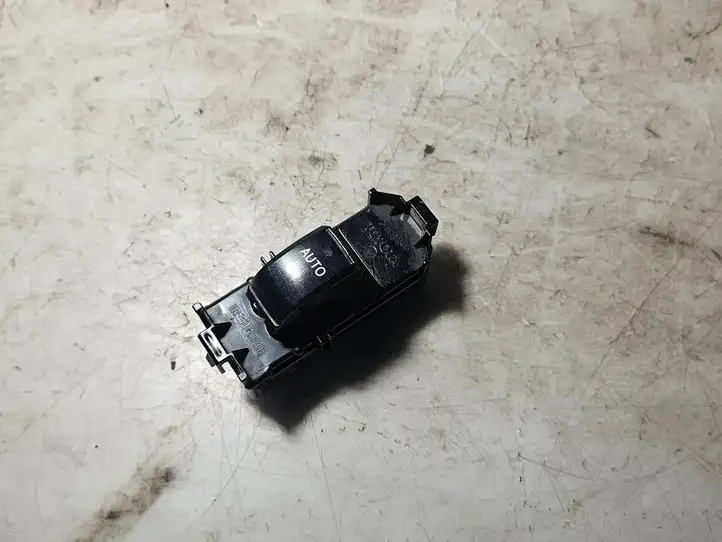 Toyota Corolla Verso E121 (2001 - 2004) 8403013030 Блок кнопок стеклоподъемников — фото 1