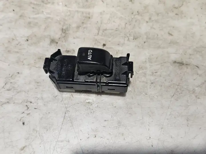 Toyota Corolla Verso E121 (2001 - 2004) 8403013030 Блок кнопок стеклоподъемников — фото 2