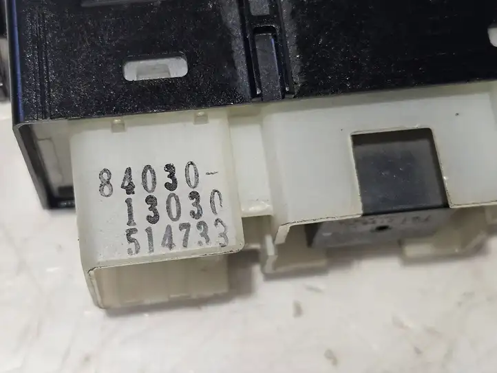 Toyota Corolla Verso E121 (2001 - 2004) 8403013030 Блок кнопок стеклоподъемников — фото 4