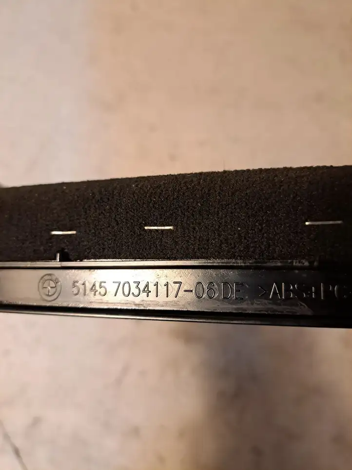 BMW 5 E60 E61 (2004 - 2010)  7034117 Обшивка рулевого колеса (руля)