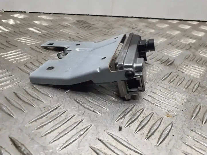 Infiniti Q70 Y51 (2013 - 2019) 284G31ME0C Камера в лобовом стекле — фото 3