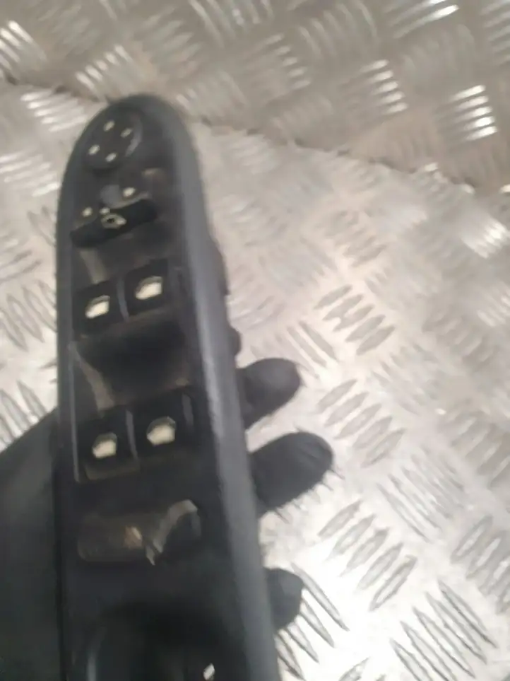 Peugeot 407 (2004 - 2011) 96468704XT Кнопка стеклоподъемников — фото 3