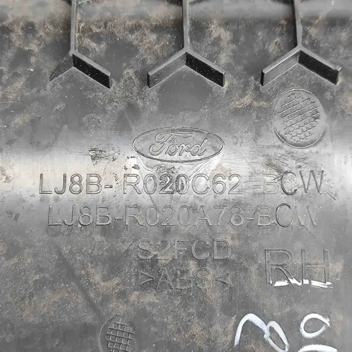 Ford Mustang Mach-E (2020 - ) LJ8BR020C62BC Крышка ящика предохранителей — фото 6