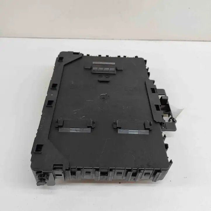 Ford Mustang Mach-E (2020 - )  MU5T15604JJJG Блок монтирования реле