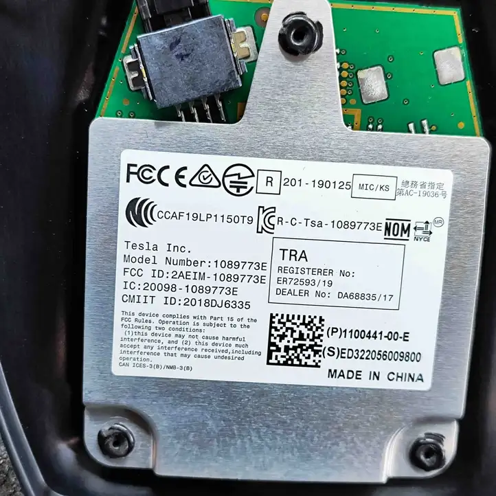 Tesla Model 3 (2017 - 2023) 110044100E Верхняя обшивка стойки B — фото 4