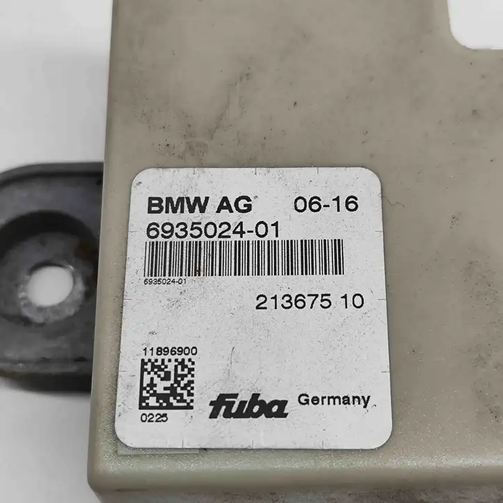 BMW 5 F10 F11 (2009 - 2016) 6935024 Усилитель антенны — фото 6