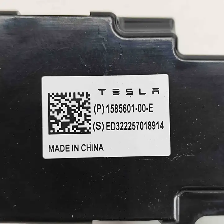 Tesla Model 3 (2017 - 2023) 158560100E Усилитель антенны — фото 8