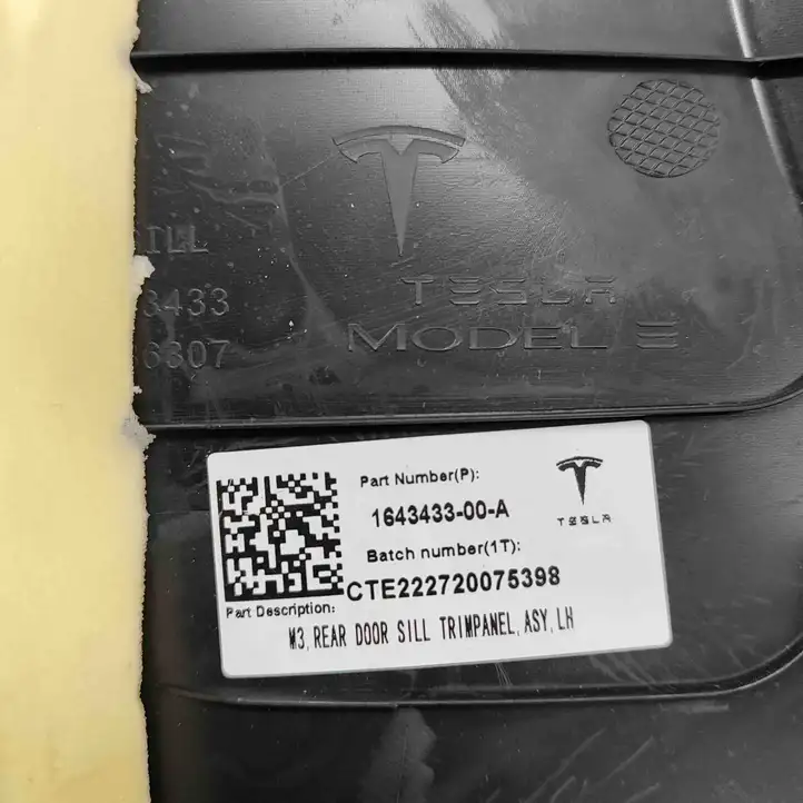 Tesla Model 3 (2017 - 2023) 164343300A Обшивка стойки D нижняя — фото 7