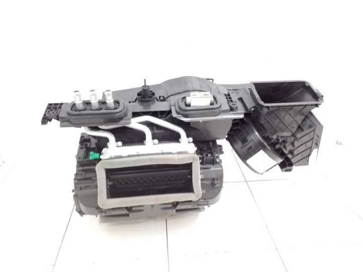 990919 BMW X5 F15 Salono oro mazgo plastikinis korpusas