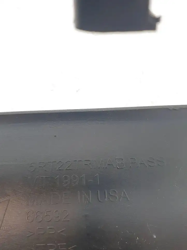Chrysler Pacifica (2016 - ) 5RT22TRMA Обшивка сидений — фото 3