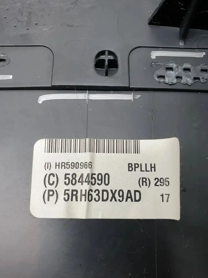Chrysler Pacifica (2016 - ) 5RH63DX9AD Нижняя обшивка стойки B — фото 3