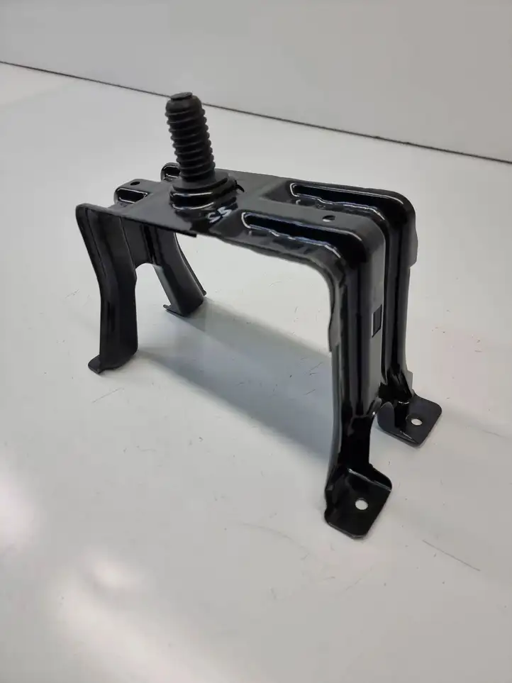 Toyota RAV 4 (XA50) (2018 - ) 8K0862715A Держатель аккумулятора — фото 1