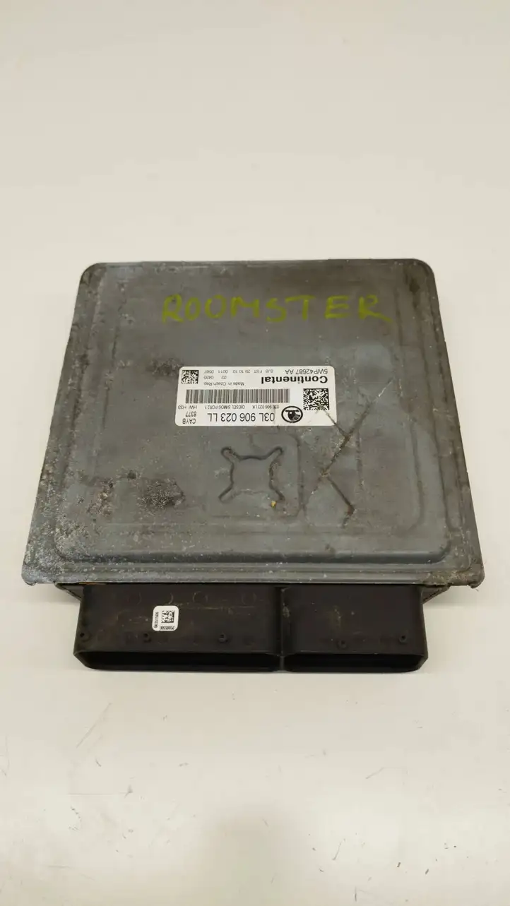 Skoda Roomster (2010 - 2015)  03L906023LK Блок управления двигателя