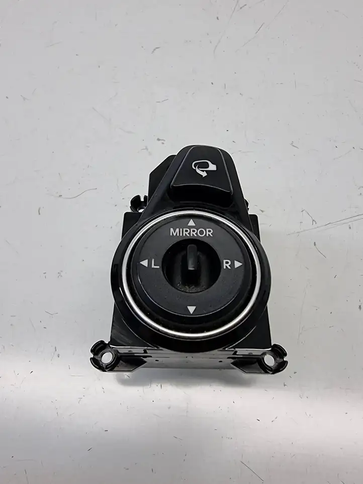 Hyundai i40 (2011 - )  39R4801230 Включатель зеркал