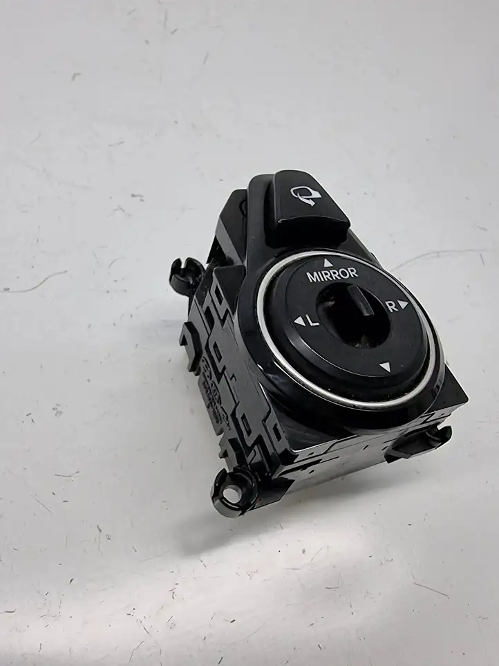 Hyundai i40 (2011 - )  39R4801230 Включатель зеркал