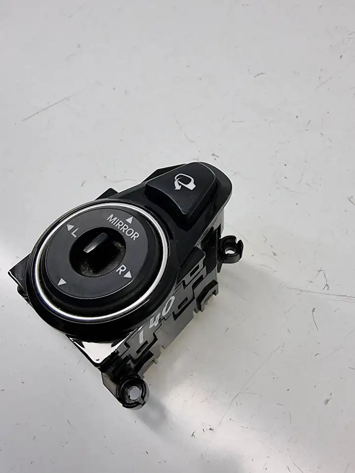 Hyundai i40 (2011 - )  39R4801230 Включатель зеркал