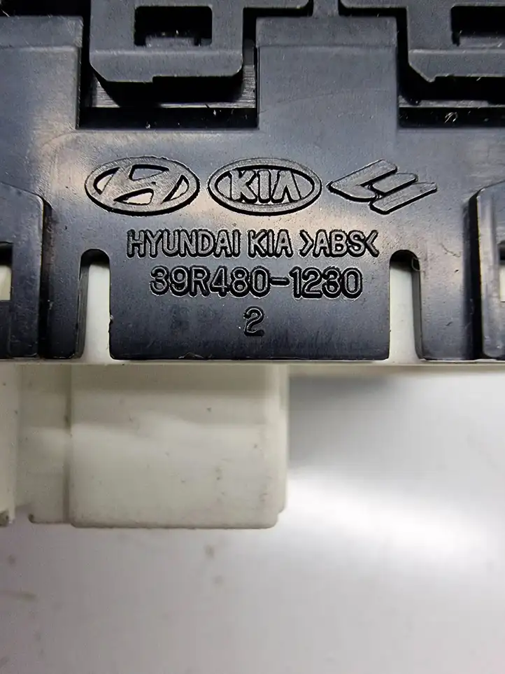 Hyundai i40 (2011 - )  39R4801230 Включатель зеркал