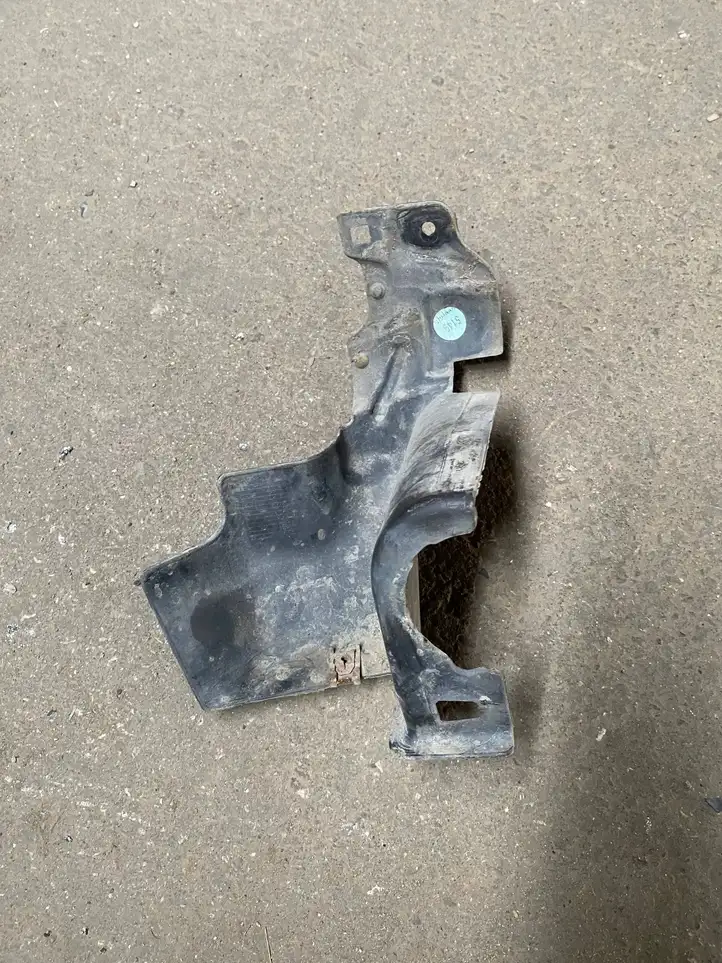 BMW 3 F30 F35 F31 (2012 - 2018) 51757274864 Прочие детали днища — фото 3