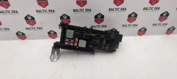 Mercedes-Benz C W204 (2007 - 2014)  168298 Блок предохранителей