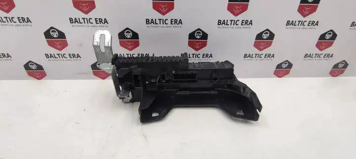 Mercedes-Benz C W204 (2007 - 2014)  168298 Блок предохранителей