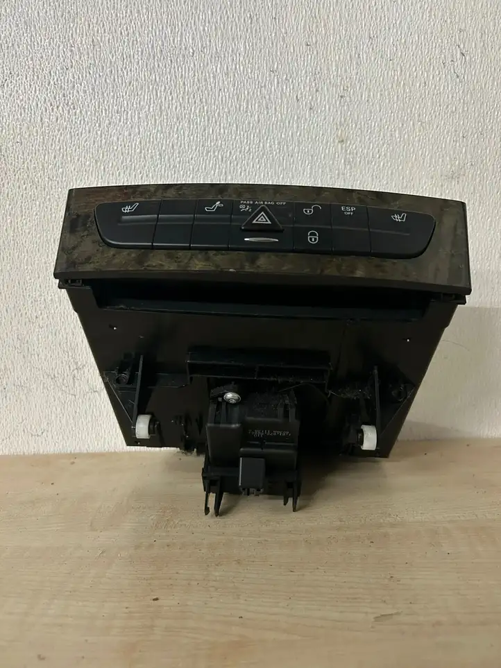 Mercedes-Benz E W211 (2002 - 2009) A2116800552 Блок кнопок на панели — фото 1